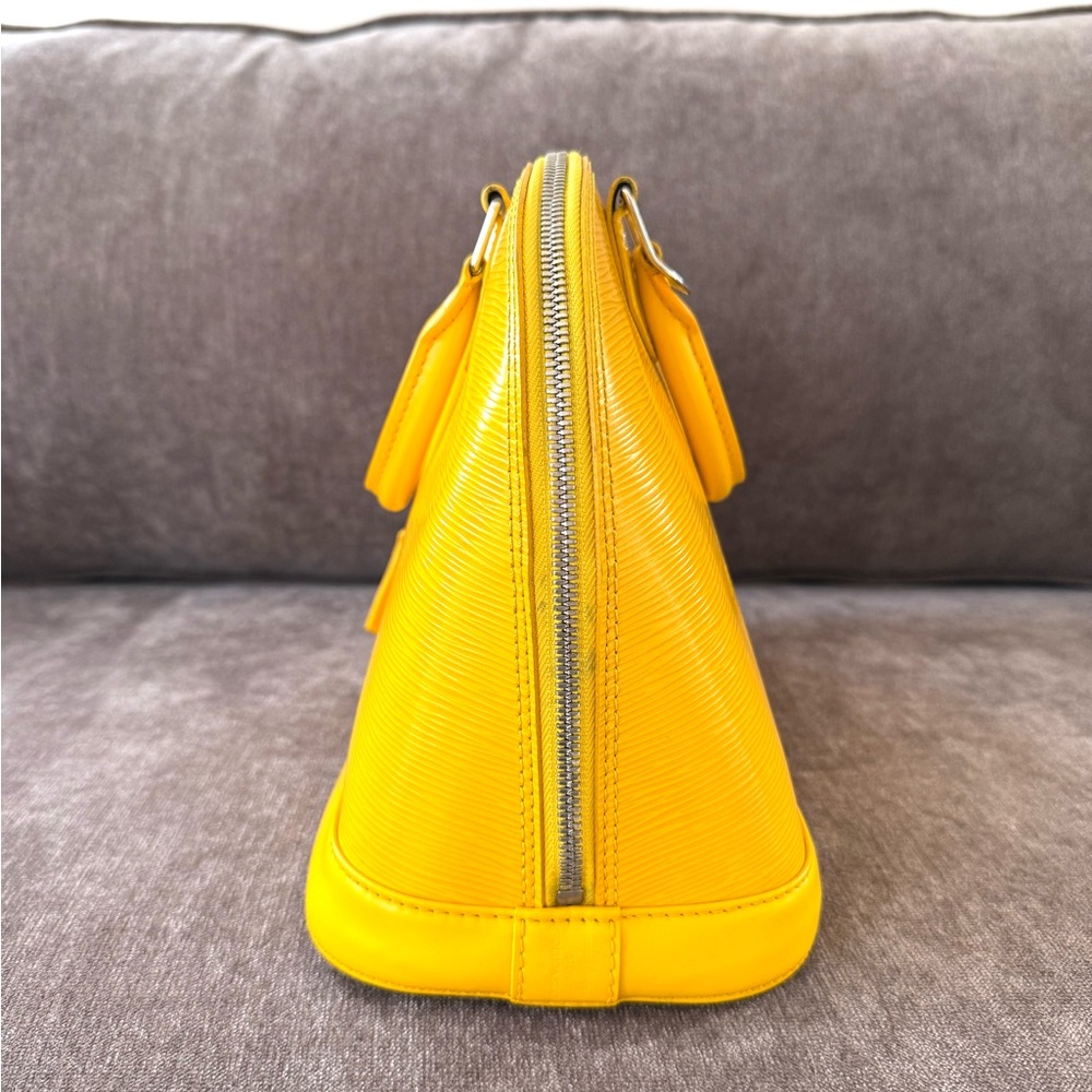 Authentic Louis Vuitton Alma PM Epi mimosa yellow leather handbag M40951 - Picture 7 of 16